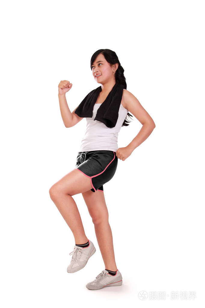 一个女人做有氧运动走路姿势全身与白色隔离