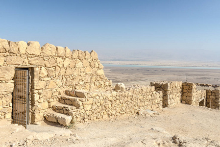 以色列南部死海附近山上的马萨达古要塞废墟