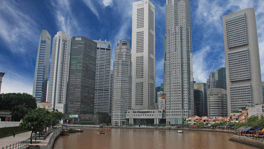 新加坡亚洲上空的天空颜色