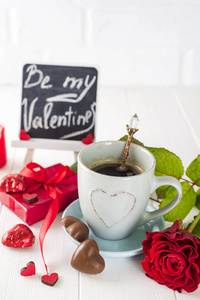红玫瑰, 咖啡杯和礼品盒
