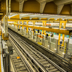 法国黄色巴黎地铁站