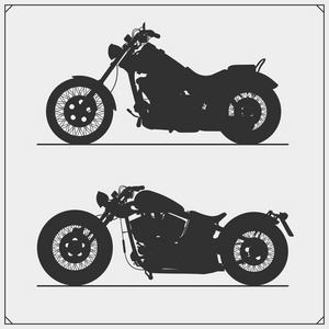 一套摩托车。 自行车俱乐部的标志。 复古风格。 单色设计
