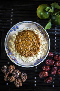 传统的中国节日月饼糕点甜点图片