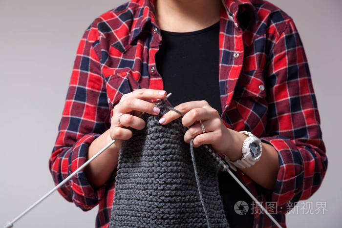 织毛衣的握针正确姿势图片