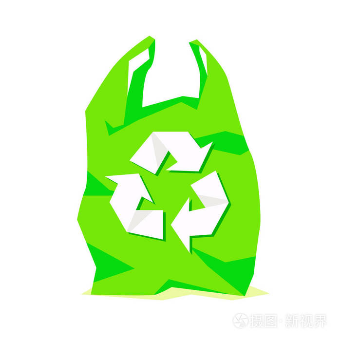 绿色塑料袋与回收标志内隔离在白色背景上. 回收概念.