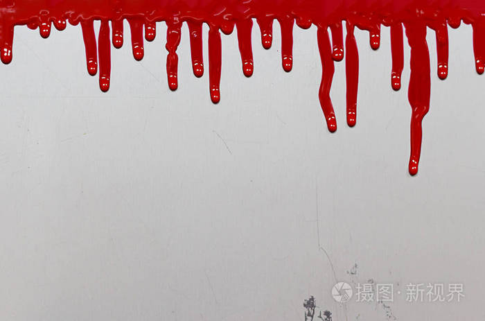 灰色墙壁上的血