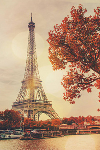 巴黎，埃菲尔铁塔。有选择的焦点。