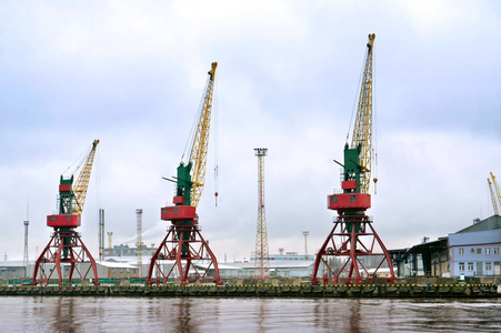 港口起重机，海港加里宁格勒，龙门起重机，波罗的海上的无冰俄罗斯港口