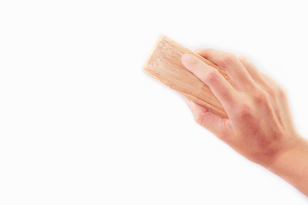 清除黑板手中拿着画笔擦除孤立的白色背景上照片