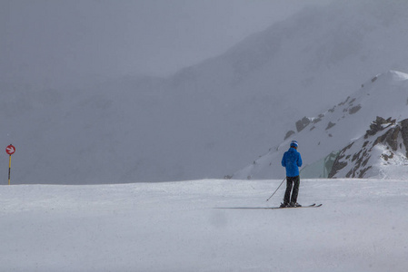 高山滑雪运动员