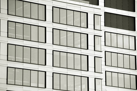 现代办公大楼。 现代建筑的建筑细节。 黑白的。