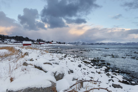 Godoya 岛的冬季景观, 阿莱宋德。挪威