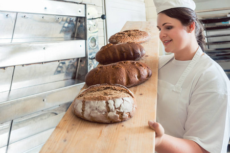 面包店 bakehouse 的新鲜面包