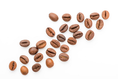 白色背景上的咖啡豆