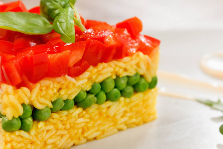 素食的食物，米饭沙拉配蔬菜，健康的饭菜