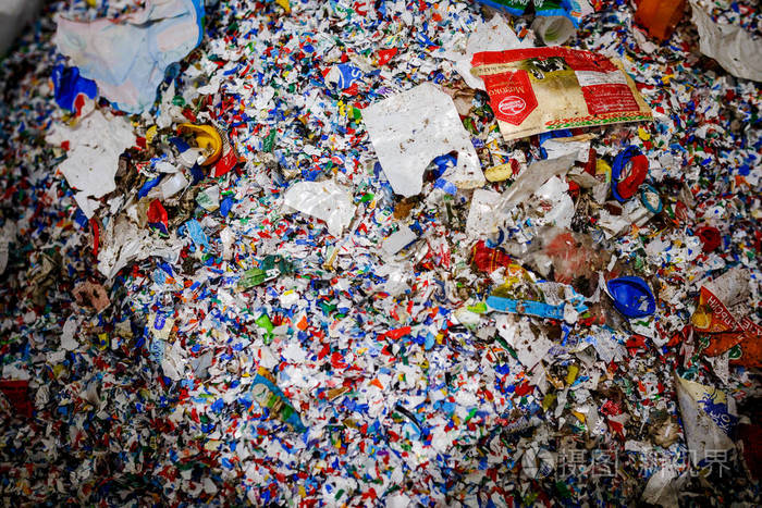 再生塑料瓶和废料在工厂照片-正版商用图片113rs3-摄图新视界