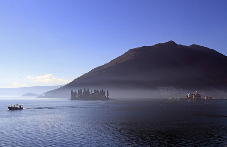 Kotor 湾的岛屿