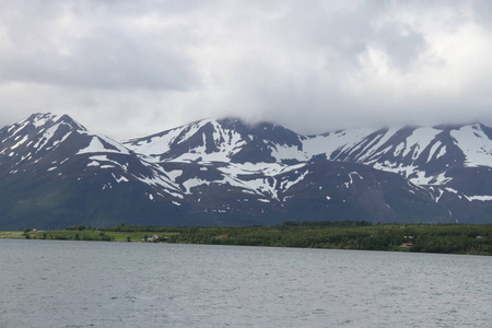 林根阿尔韦山和峡湾