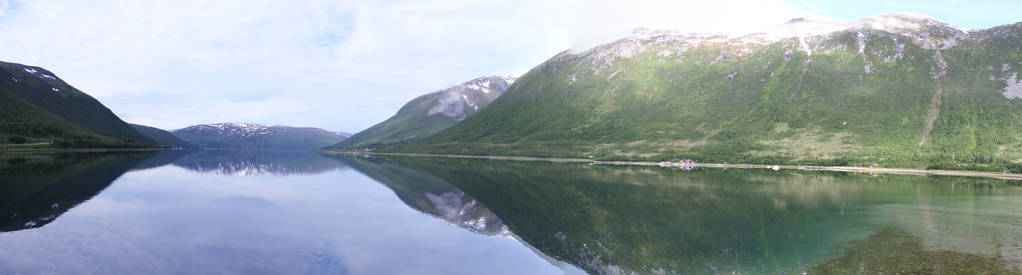 卡瓦洛亚和森贾诺威山脉湖泊峡湾