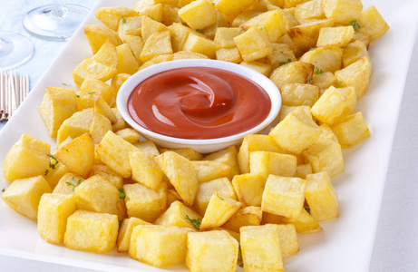 Patatas Bravas 和 Dip