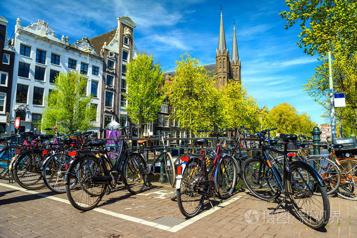 荷兰阿姆斯特丹的传统建筑和自行车, 壮观的城市景观