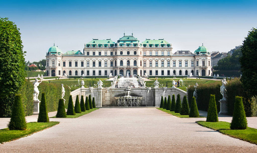 美丽的景色的著名城堡丽城，由约翰  卢克斯  冯  布兰特作为夏宫的王子尤金的萨沃伊，在维也纳，奥地利
