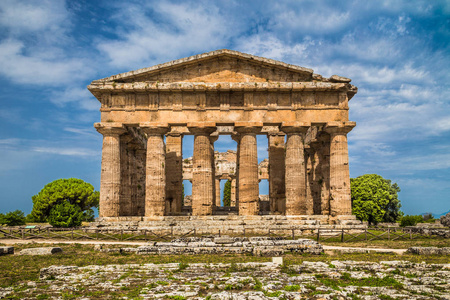 赫拉神庙著名帕埃斯图姆考古教科文组织世界遗产，其中包含一些最完好的古希腊庙宇，在世界上，萨莱诺省，坎帕尼亚，意大利