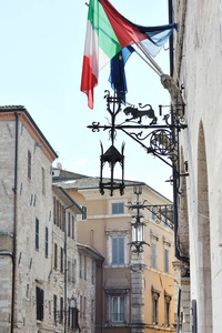 中世纪街在阿西西意大利山小镇