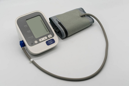 自动数字血压监视器上白色隔离