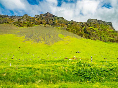 冰岛的一座落基山地貌