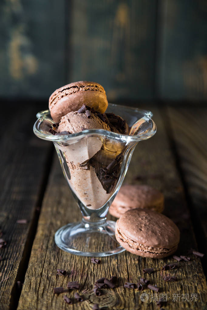 巧克力冰淇淋和马卡龙