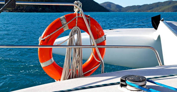 在海上浮标图片