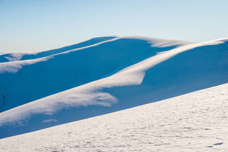 冬季屏保雪冬在山上运动冬季景观