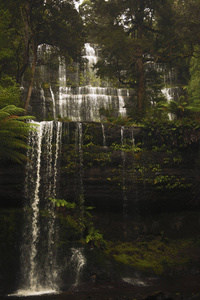 罗素瀑布在登上领域国家公园