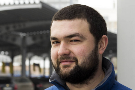 高加索人年轻人图片