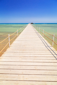 埃及胡尔哈达红海海滩码头图片