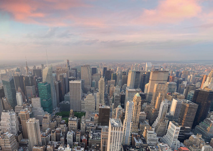 美国纽约市。 日落时令人惊叹的曼哈顿空中景色。