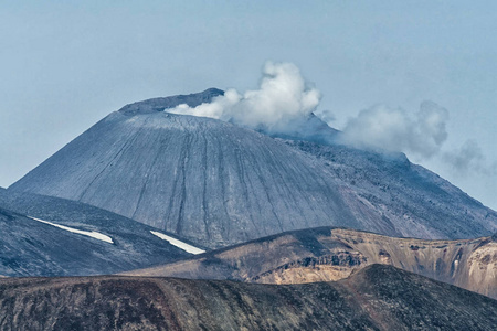 奇库拉奇是库里尔岛北部帕鲁希尔岛上最高的火山。 俄罗斯