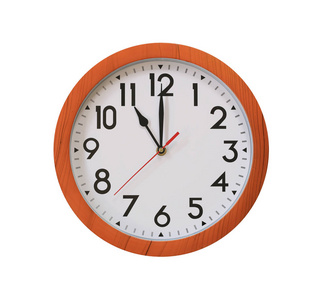 时钟模式棕色木材在十一点, 在白色隔离照片