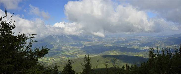 Panoramatic 从捷克共和国 Beskydy Smrk 山顶部观看