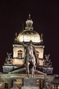 布拉格, 也被称为威, 是一个受欢迎的旅游目的地与各种古迹和地方
