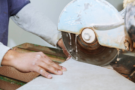 手动切割的切割瓷砖专用机贴上瓷砖