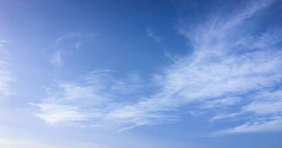 美丽的蓝天白云背景。天空与云彩天气自然云彩蓝色。蓝天白云与太阳