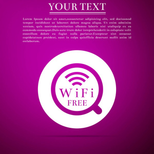 一杯咖啡店与免费 wifi 区标志。在紫色背景上隔离的互联网连接标语牌图标。平面设计。矢量插图