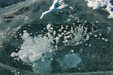 贝加尔湖冰的质地。
