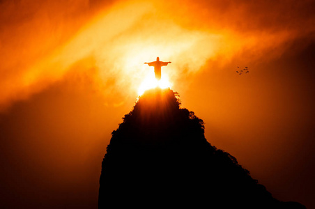 里约热内卢巴西2018年1月17日著名的里约热内卢地标基督救赎者雕像在