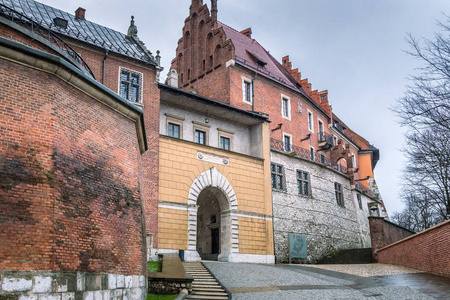 在克拉科夫的瓦维尔城堡入口门