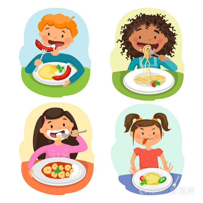 在自助餐厅享受健康午餐的美丽儿童