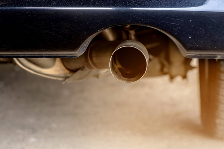 消声器和排气管在一辆车上, 排气管系统的一部分