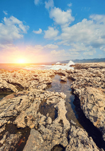 塞浦路斯岛的岩石海岸